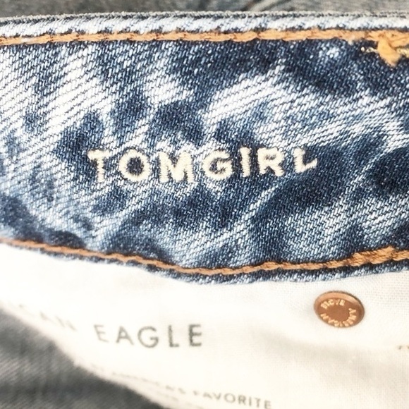 American Eagle Distressed Ripped Tomgirl Button Fly High Rise Jeans Size 16 - Picture 9 of 11